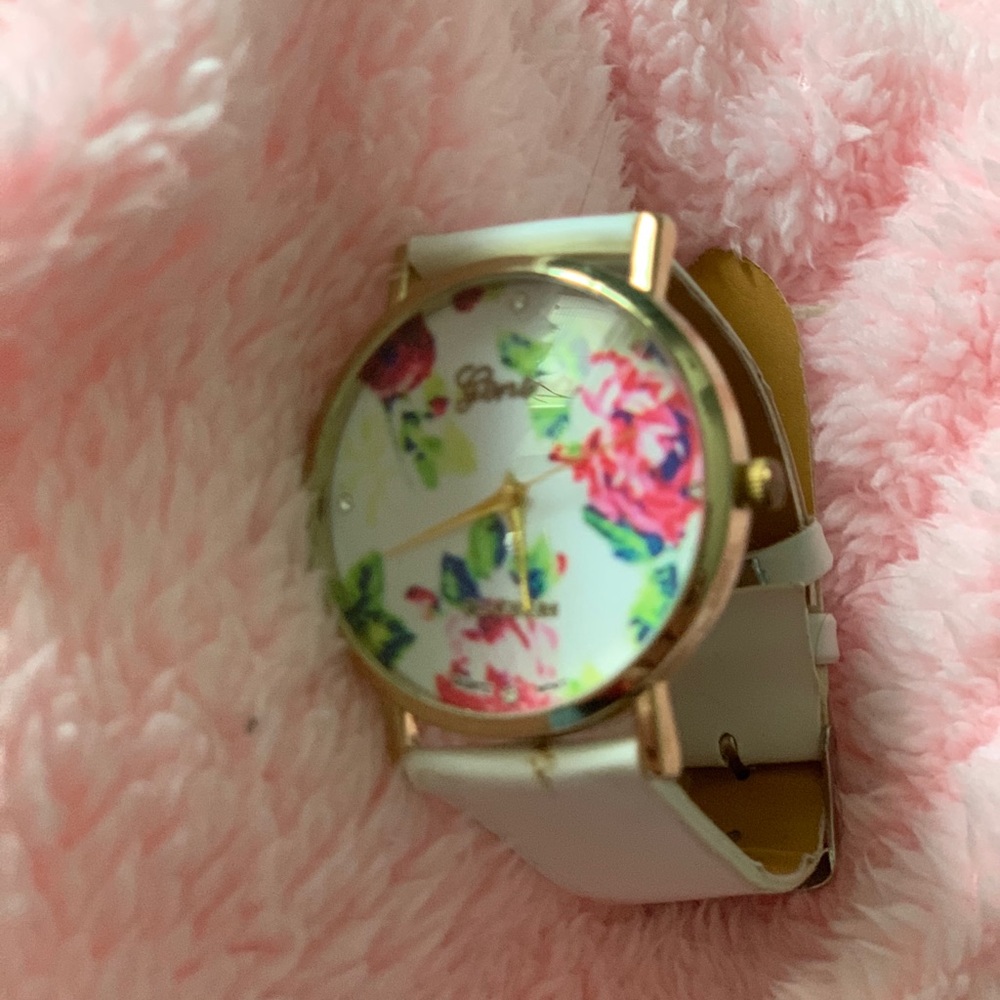 White floral watch 💜